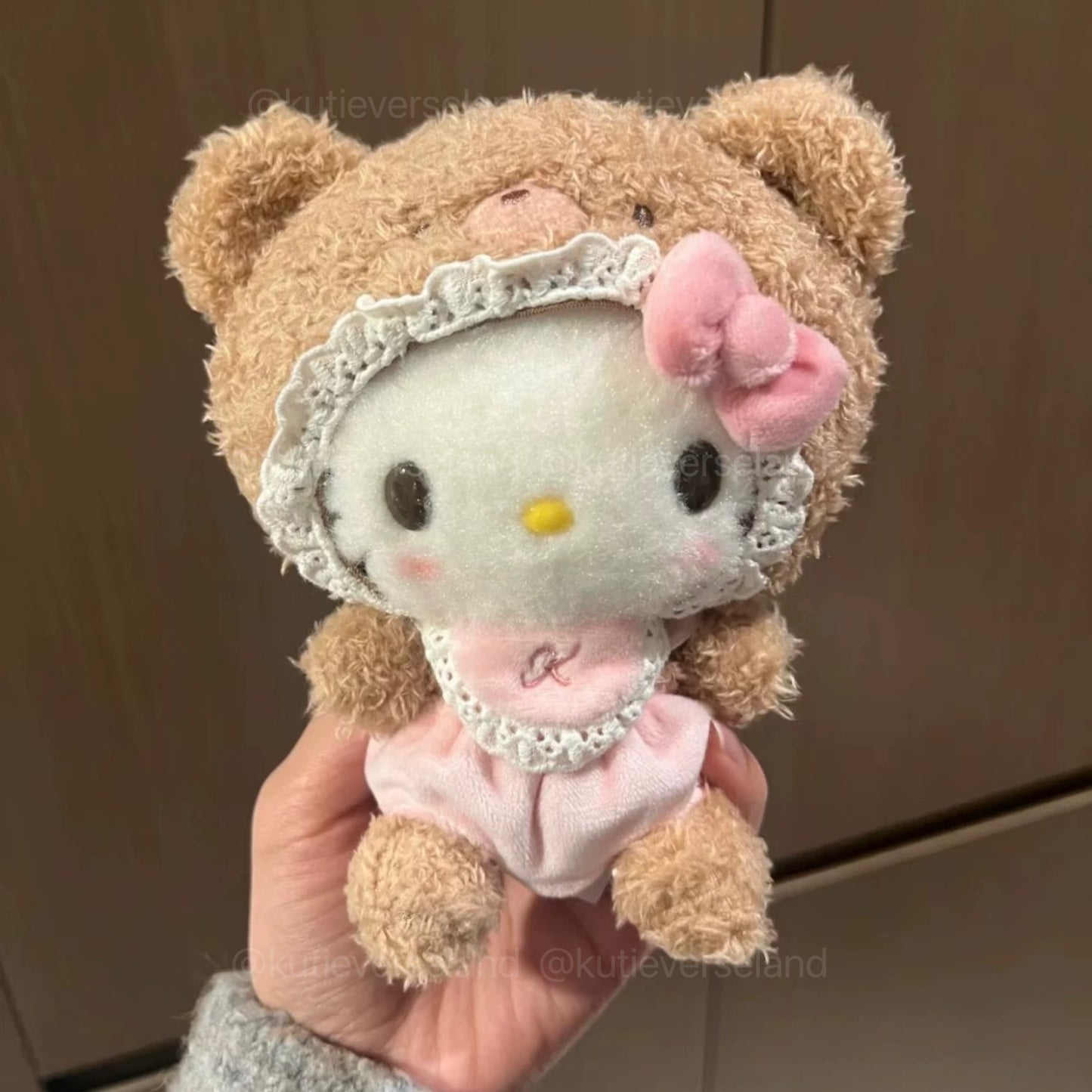 Porte-clés fait main en peluche avec tenue florale KTY en forme de princesse coquette de dessin animé mignon