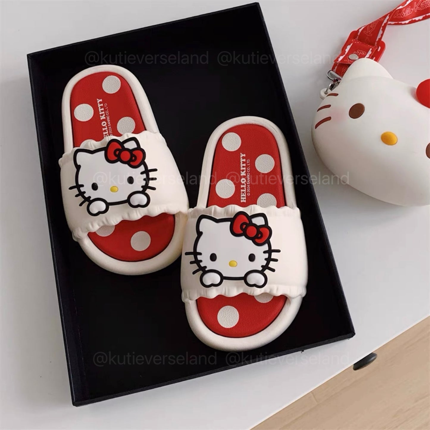 Colección de pantuflas con lunares de KTY con bonitos dibujos de gatos