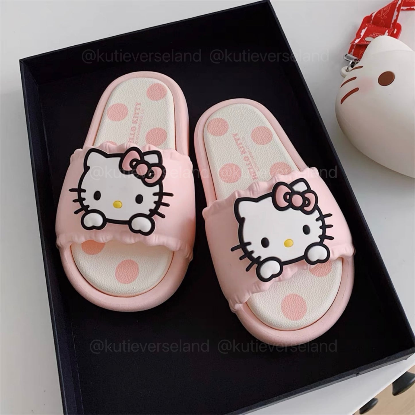 Colección de pantuflas con lunares de KTY con bonitos dibujos de gatos