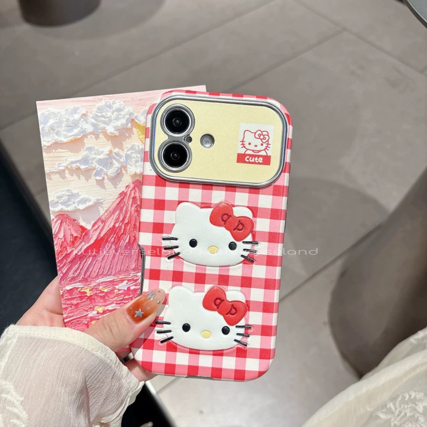 Coque iPhone KTY à motif de chat à carreaux rouges et blancs mignons