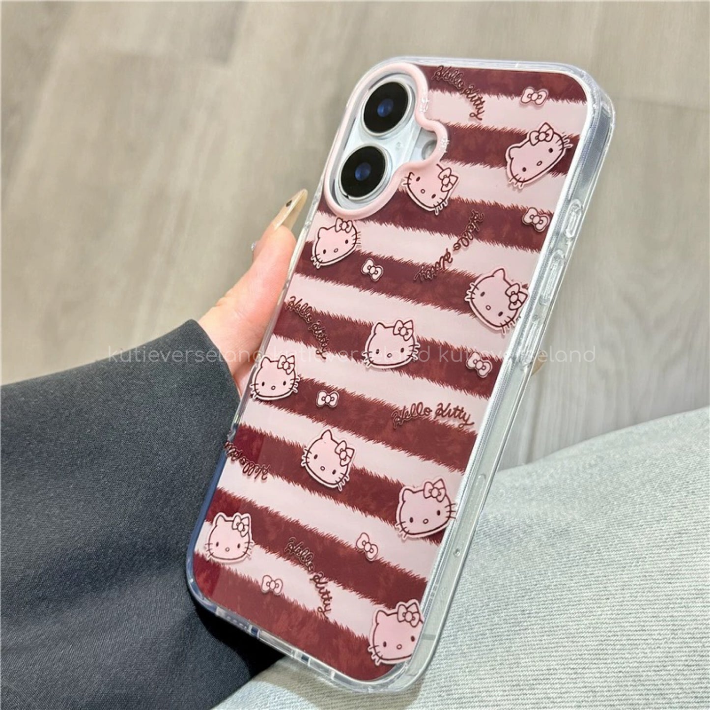 Coque iPhone KTY à rayures colorées et blocs de couleurs pour chat de dessin animé mignon