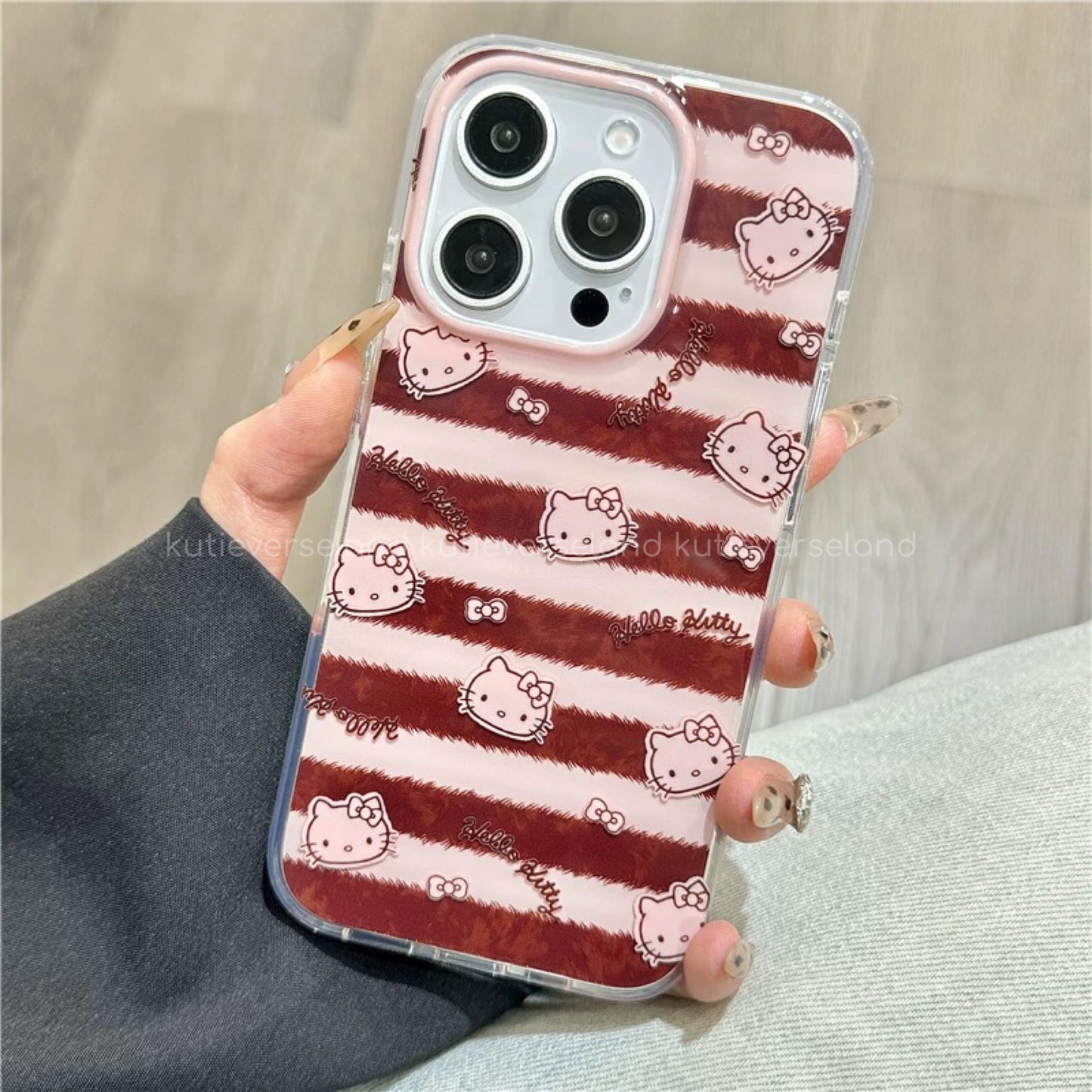 Coque iPhone KTY à rayures colorées et blocs de couleurs pour chat de dessin animé mignon