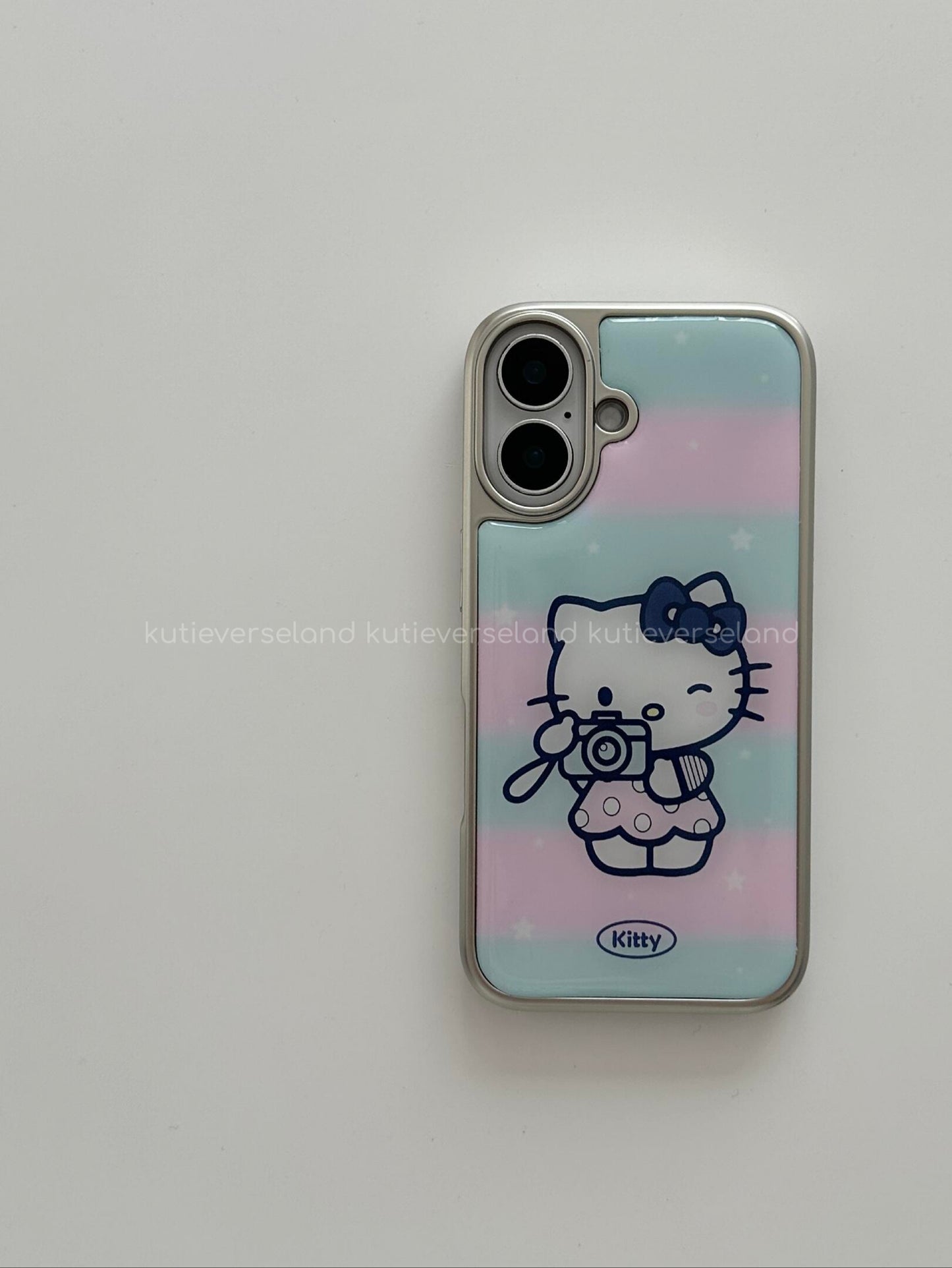 Coque iPhone KTY avec motif de chat clin d'œil et étoiles de dessin animé mignon avec appareil photo et rayures roses et bleues